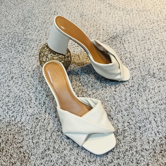 NEW Loredo Heeled Sandal In Ivory Vanilla Nordstrom Rack Size 10 - Picture 1 of 8